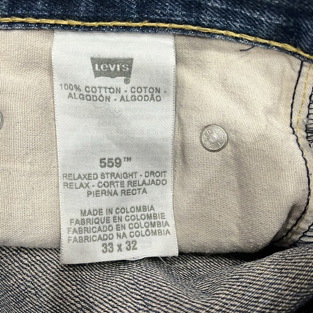 Like new Levi’s 559 Relaxed Straight Leg Jeans 33x32. Awesome jeans!! - Picture 5 of 5